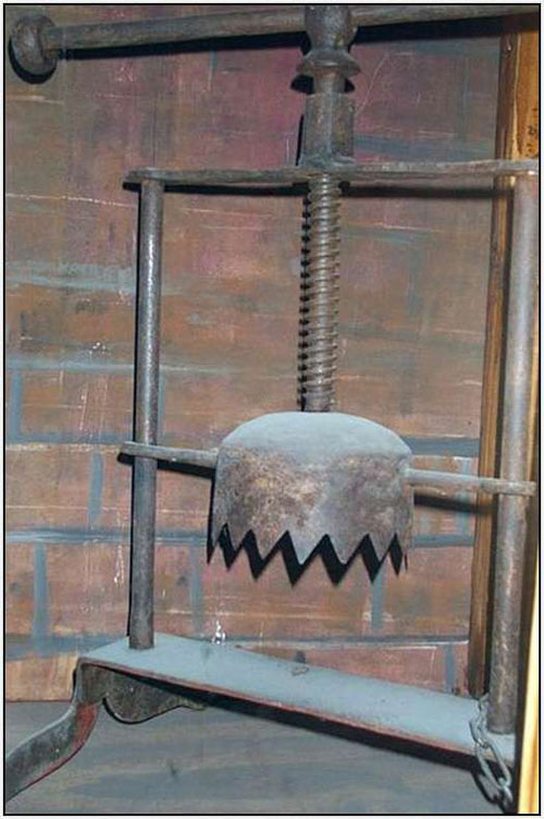 23 phương pháp tra tấn rợn người thời Trung Cổ 23 phương pháp tra tấn rợn người thời Trung Cổ