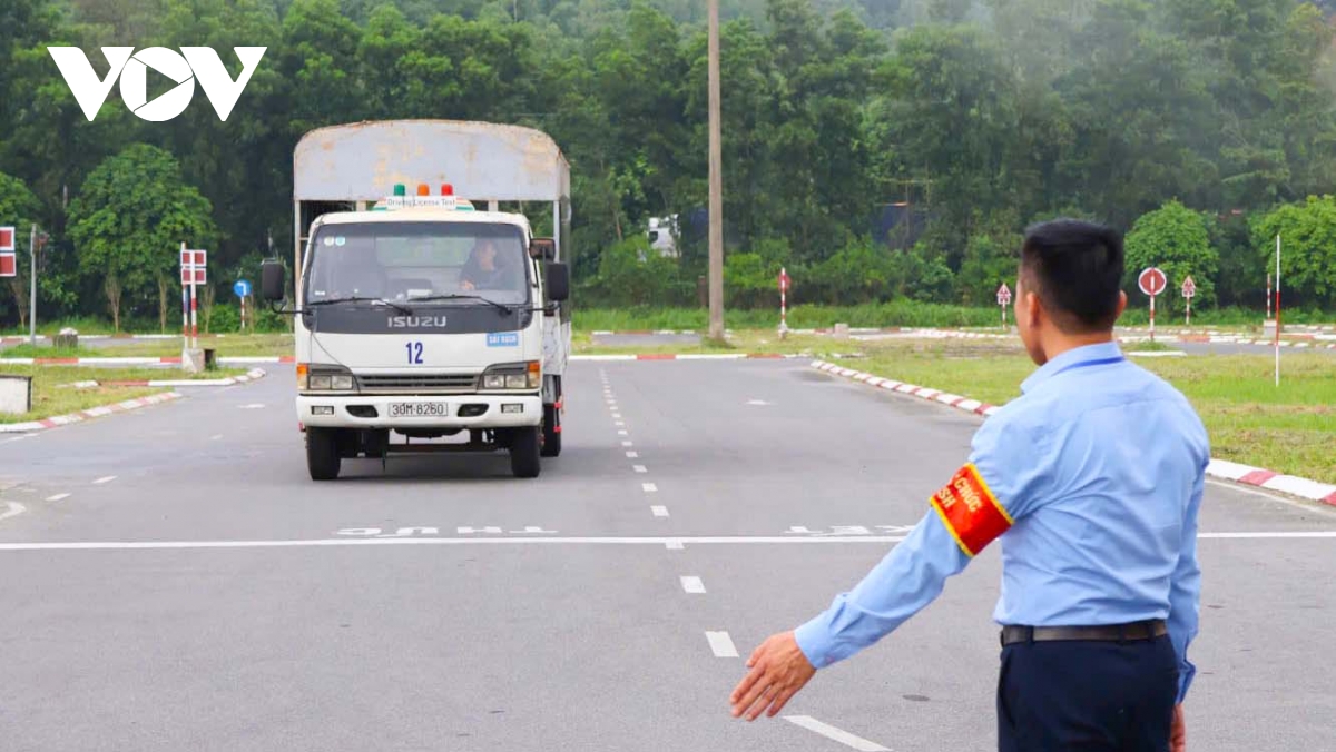 Yêu cầu giải quyết dứt điểm tồn đọng về sát hạch, cấp đổi giấy phép lái xe Yêu cầu giải quyết dứt điểm tồn đọng về sát hạch, cấp đổi giấy phép lái xe