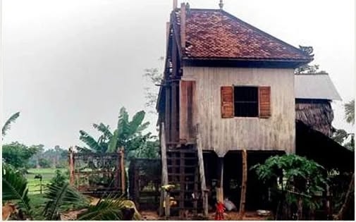 Chia tài sản sau li hôn: Chồng cắt đôi ngôi nhà chở đi, vợ giữ phần con lại Chia tài sản sau li hôn: Chồng cắt đôi ngôi nhà chở đi, vợ giữ phần con lại